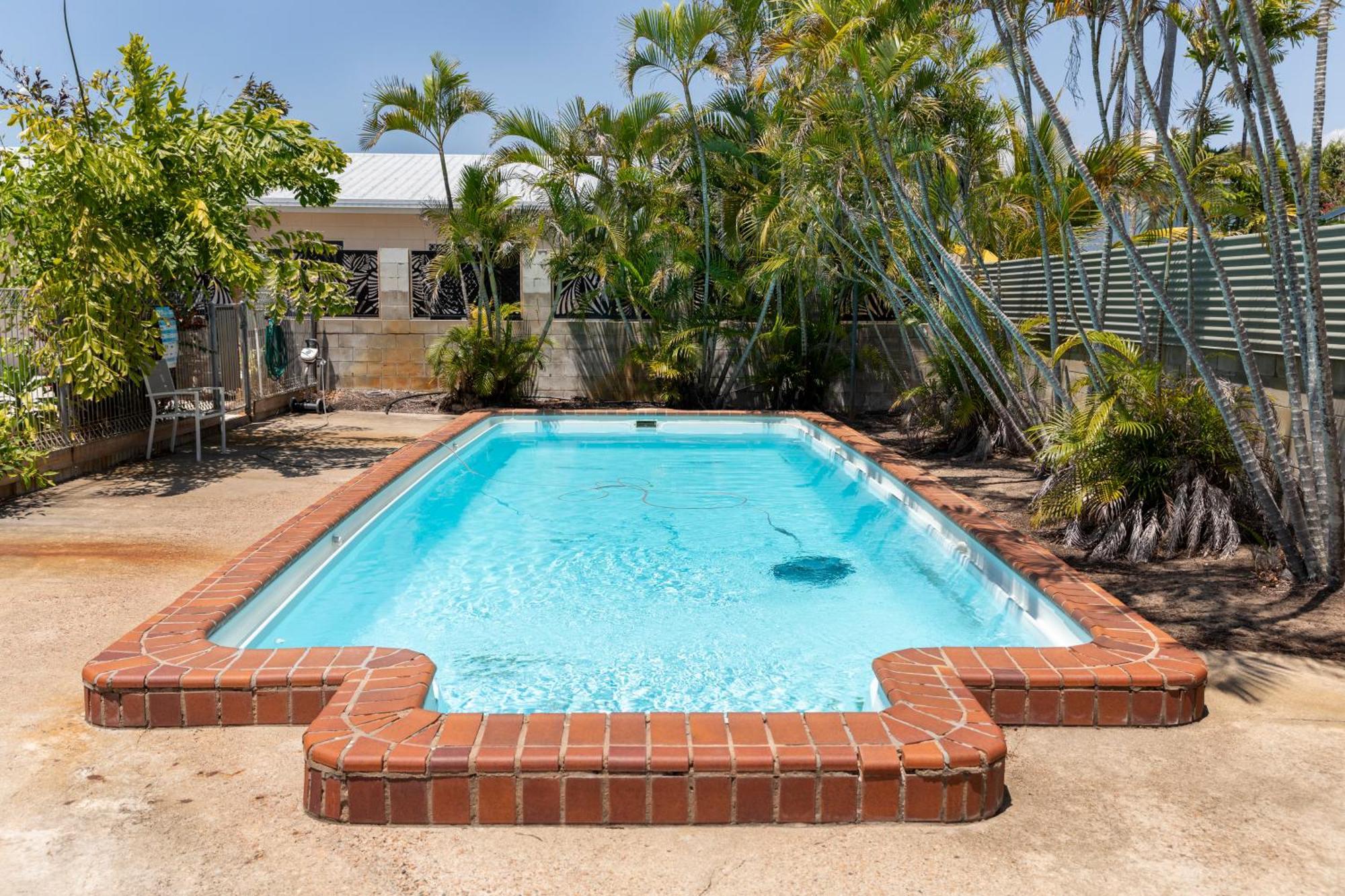 Palm View Holiday Apartments Bowen Ngoại thất bức ảnh