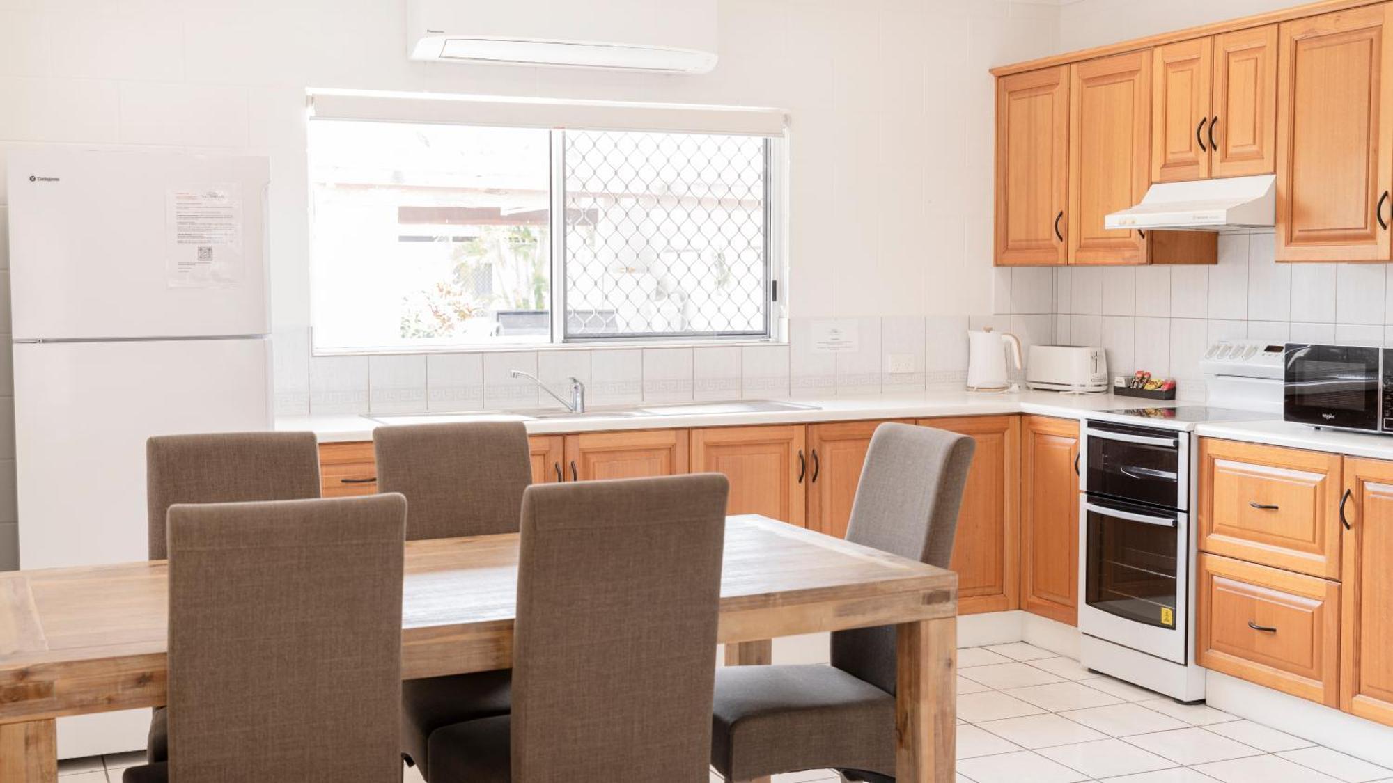 Palm View Holiday Apartments Bowen Ngoại thất bức ảnh