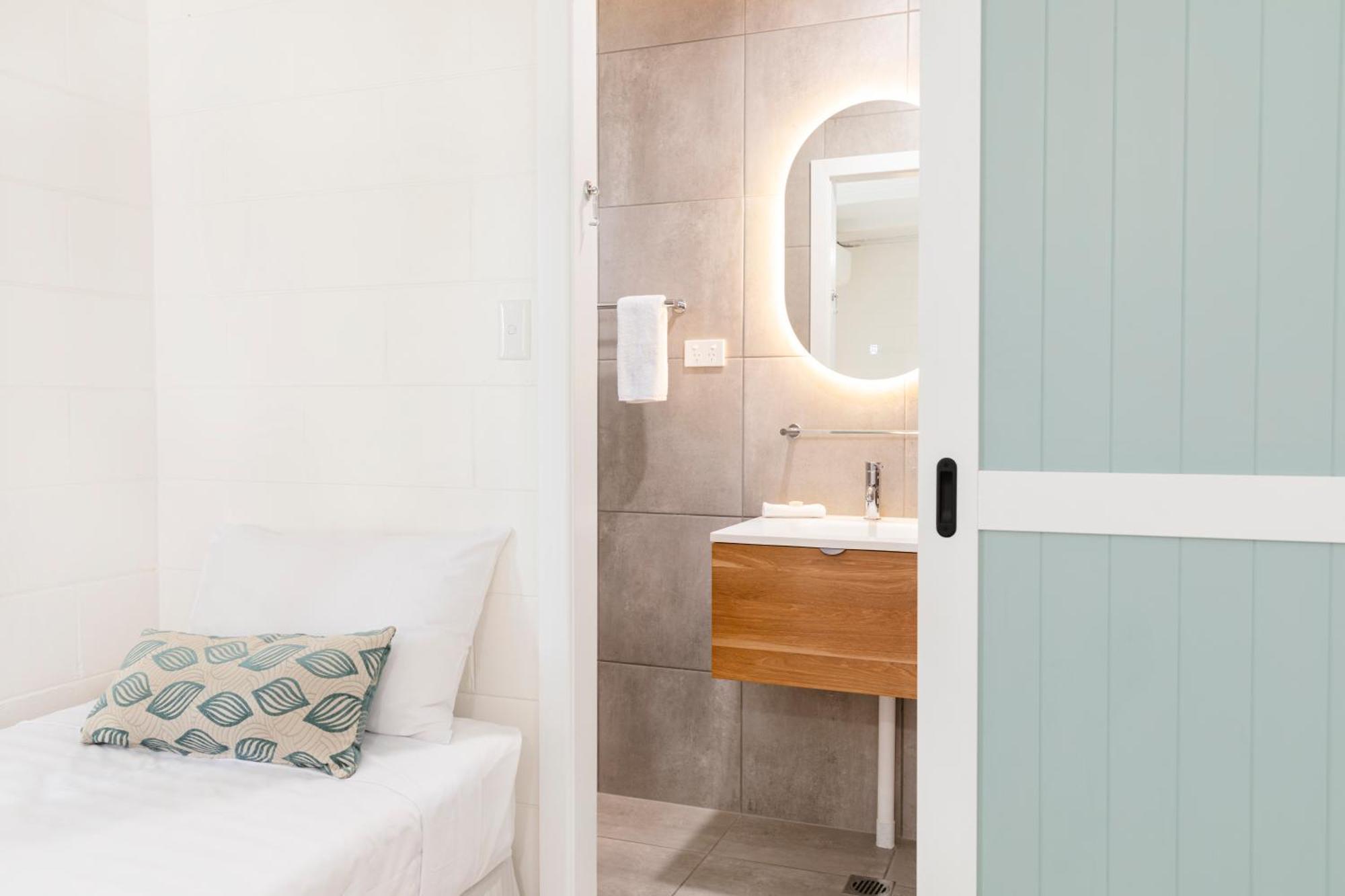 Palm View Holiday Apartments Bowen Ngoại thất bức ảnh