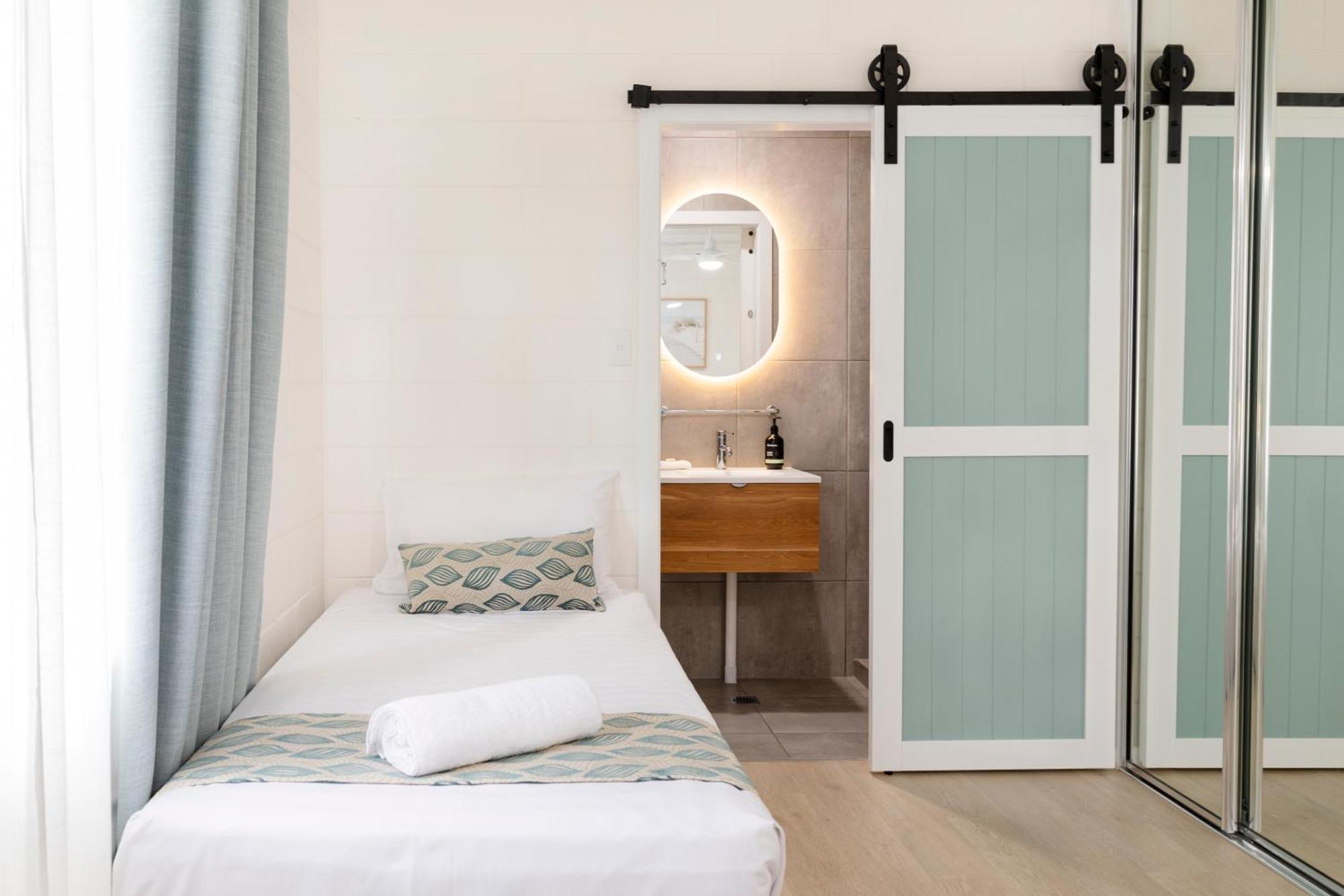 Palm View Holiday Apartments Bowen Ngoại thất bức ảnh