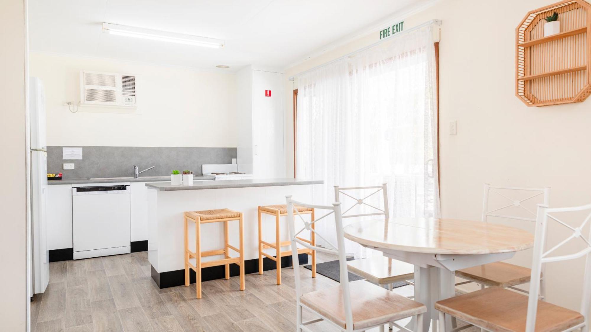 Palm View Holiday Apartments Bowen Ngoại thất bức ảnh