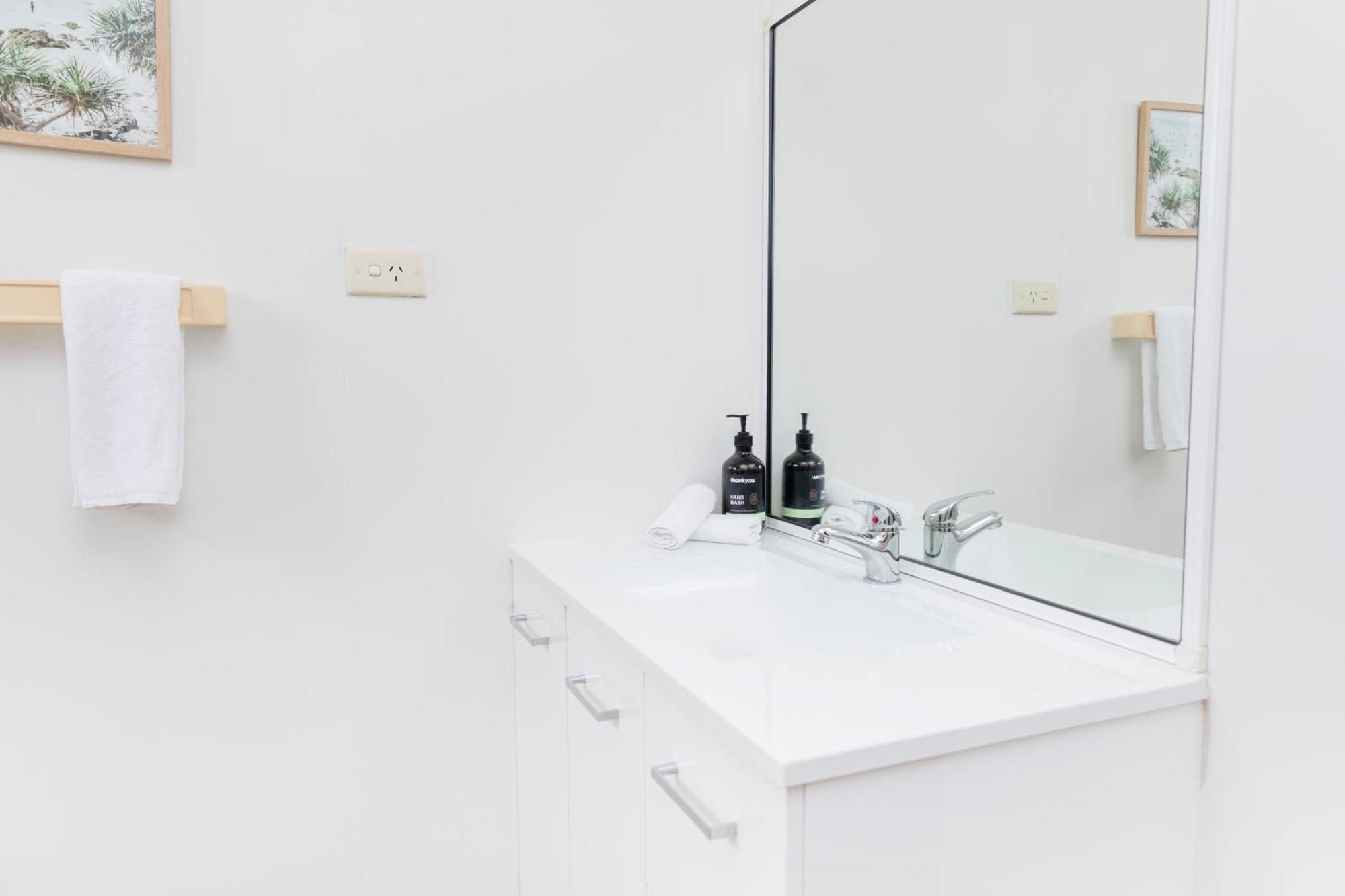 Palm View Holiday Apartments Bowen Ngoại thất bức ảnh