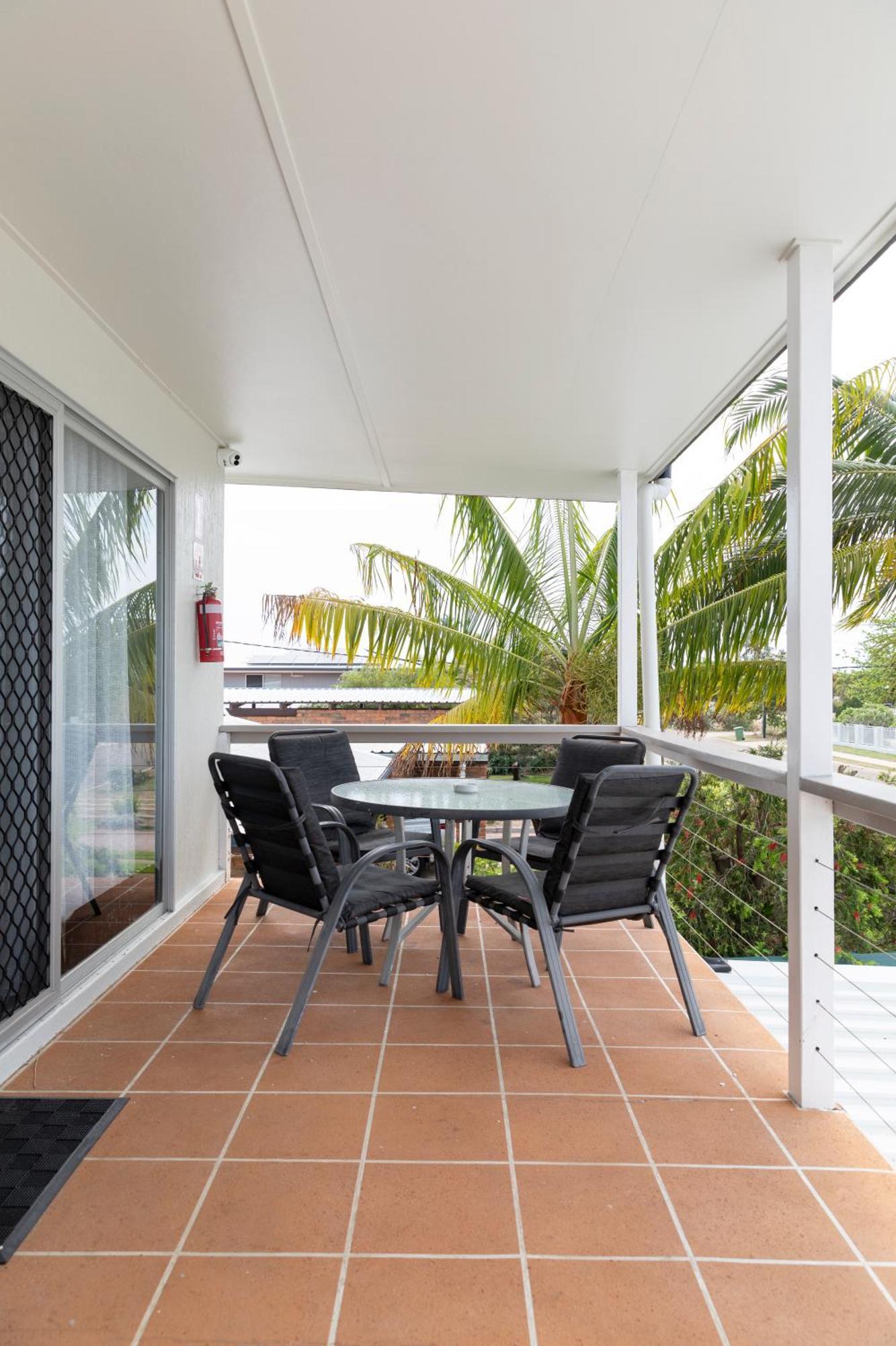 Palm View Holiday Apartments Bowen Ngoại thất bức ảnh