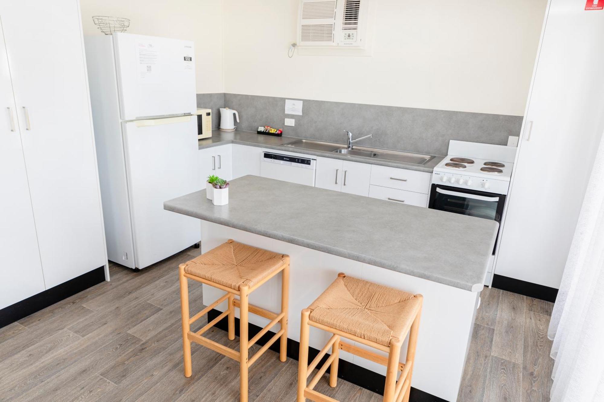 Palm View Holiday Apartments Bowen Ngoại thất bức ảnh