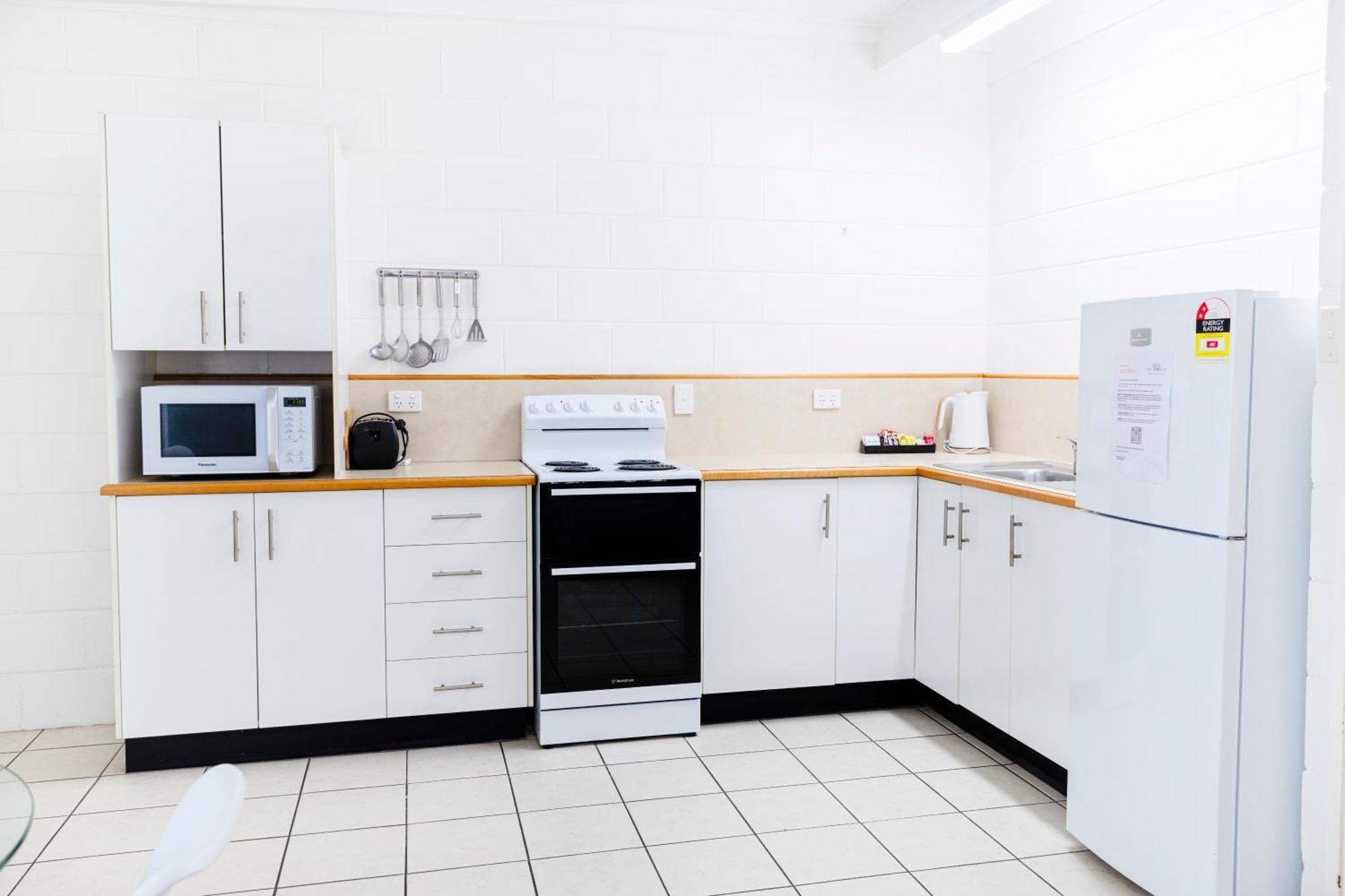 Palm View Holiday Apartments Bowen Ngoại thất bức ảnh
